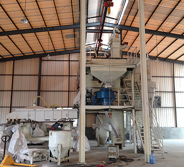 鶴壁耐火材料生產(chǎn)現(xiàn)場(chǎng)